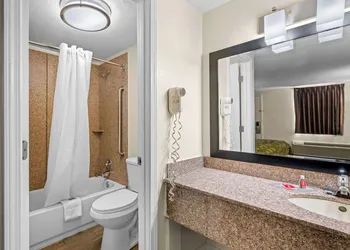 Econo Lodge Kingsport East hotel thumbnail 7