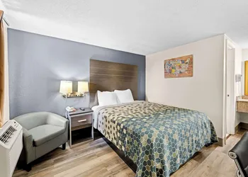 Econo Lodge Kingsport East hotel thumbnail 8