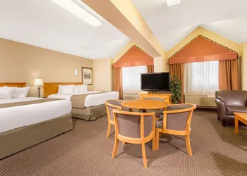 Canmore Inn & Suites hotel thumbnail 4