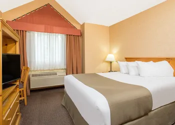 Canmore Inn & Suites hotel thumbnail 6