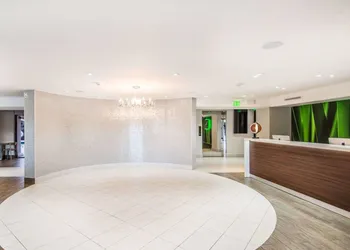 Quality Inn & Suites By the Parks hotel thumbnail 2
