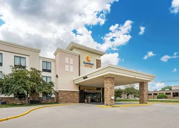 Comfort Suites East Lincoln - Mall Area hotel thumbnail 2