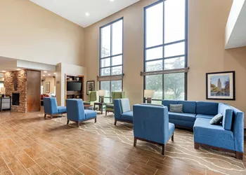Comfort Suites East Lincoln - Mall Area hotel thumbnail 5