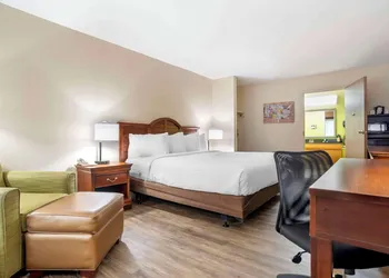 Econo Lodge Moss Point - Pascagoula hotel thumbnail 4