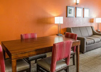 Comfort Inn & Suites Lakeland North I-4 hotel thumbnail 8