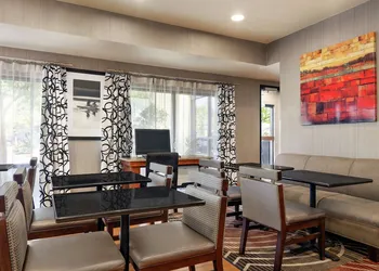 Hampton Inn Tracy hotel thumbnail 2