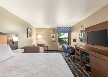 Hampton Inn Tracy hotel thumbnail 6