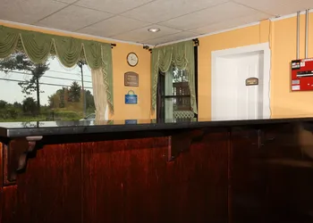 Days Inn by Wyndham Queensbury/Lake George hotel thumbnail 3
