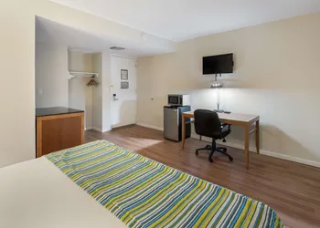 Americas Best Value Inn Painted Post hotel thumbnail 8