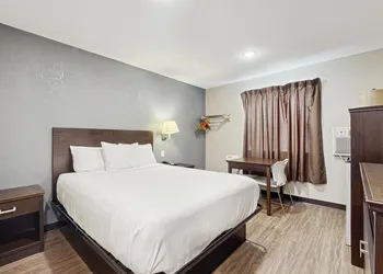 Red Lion Inn & Suites Olathe Kansas City hotel thumbnail 4