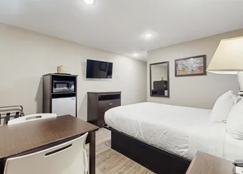 Red Lion Inn & Suites Olathe Kansas City hotel thumbnail 5