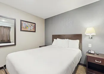 Red Lion Inn & Suites Olathe Kansas City hotel thumbnail 6