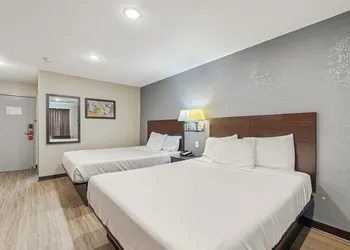 Red Lion Inn & Suites Olathe Kansas City hotel thumbnail 8
