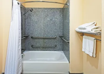 Holiday Inn Express Cleveland by IHG hotel thumbnail 4