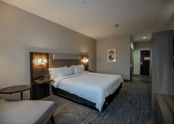 Holiday Inn Express Cleveland by IHG hotel thumbnail 6