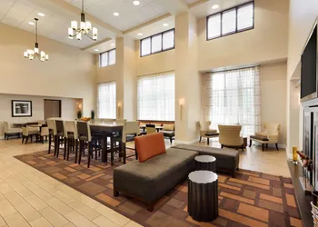 Hampton Inn & Suites Largo hotel thumbnail 2