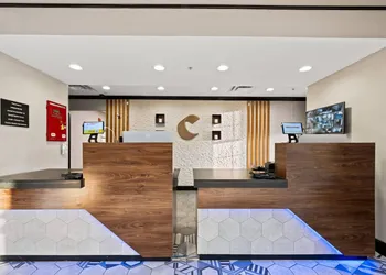 Comfort Suites Airport hotel thumbnail 8