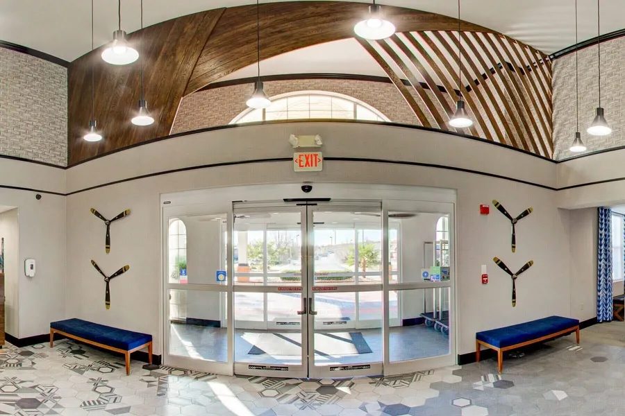 Comfort Suites Airport hotel detail image 6