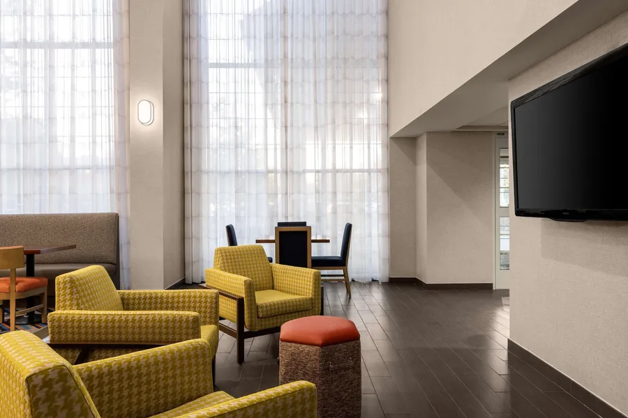 Hampton Inn & Suites State College at Williamsburg Square hotel detail image 2