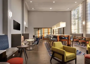 Hampton Inn & Suites State College at Williamsburg Square hotel thumbnail 3