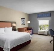 Hampton Inn & Suites State College at Williamsburg Square hotel detail image 4