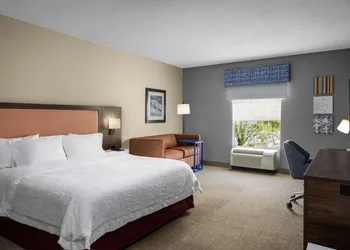 Hampton Inn & Suites State College at Williamsburg Square hotel thumbnail 4