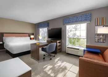 Hampton Inn & Suites State College at Williamsburg Square hotel thumbnail 5