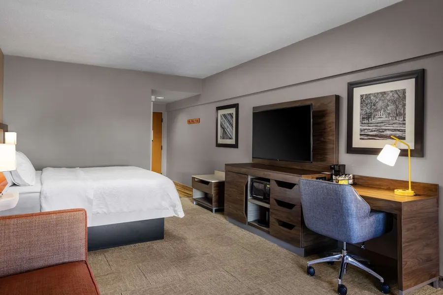 Hampton Inn & Suites State College at Williamsburg Square hotel detail image 6