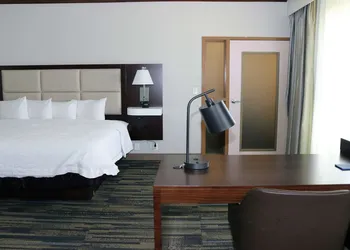 Hampton Inn & Suites Stephenville hotel thumbnail 8
