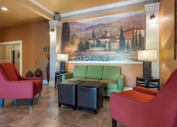 Comfort Inn & Suites Ukiah Mendocino County hotel thumbnail 2