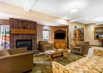 Quality Inn & Suites hotel thumbnail 4