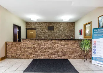 Quality Inn & Suites hotel thumbnail 5