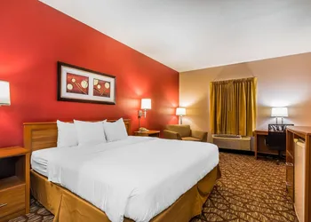 Quality Inn & Suites hotel thumbnail 6