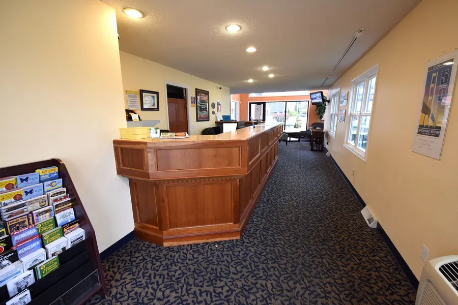 Days Inn by Wyndham Mackinaw City - Lakeview hotel detail image 2