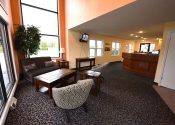 Days Inn by Wyndham Mackinaw City - Lakeview hotel thumbnail 3