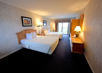Days Inn by Wyndham Mackinaw City - Lakeview hotel thumbnail 6