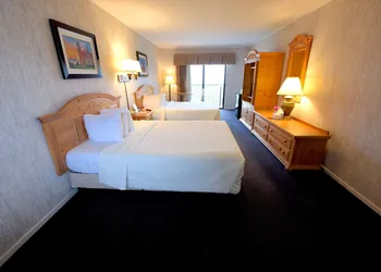 Days Inn by Wyndham Mackinaw City - Lakeview hotel thumbnail 7