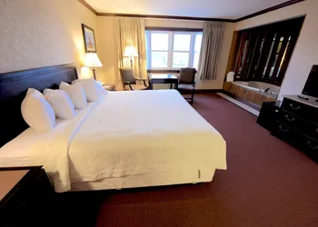 Days Inn by Wyndham Mackinaw City - Lakeview hotel thumbnail 8