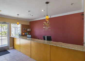 Quality Inn Fresno Yosemite Airport hotel thumbnail 3