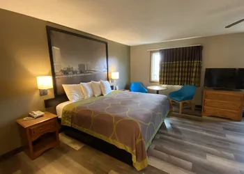 Super 8 by Wyndham Green Bay Near Stadium hotel thumbnail 7