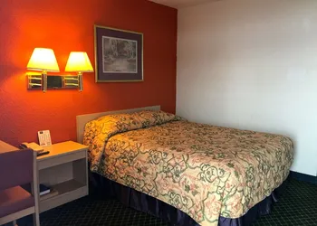 QC Stay Inn hotel thumbnail 2