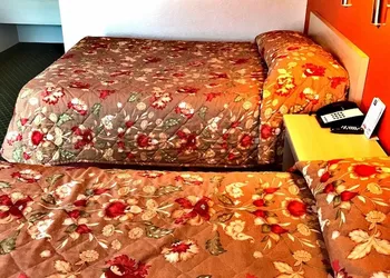 QC Stay Inn hotel thumbnail 4