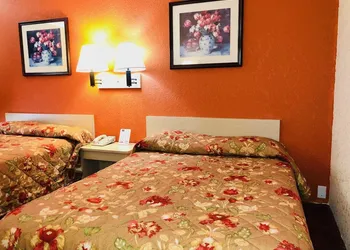 QC Stay Inn hotel thumbnail 5
