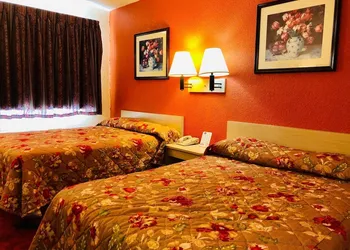 QC Stay Inn hotel thumbnail 6