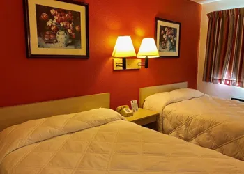 QC Stay Inn hotel thumbnail 8