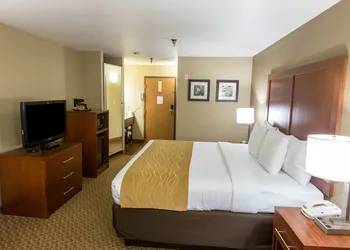 Comfort Inn & Suites Springfield I-44 hotel thumbnail 7