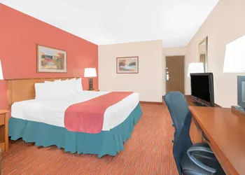Baymont by Wyndham Springfield South Hwy 65 hotel thumbnail 5