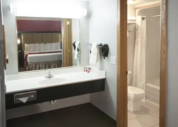 Ramada by Wyndham Keystone Near Mt Rushmore hotel thumbnail 7