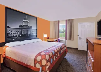 Super 8 by Wyndham Siloam Springs hotel thumbnail 5