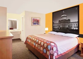 Super 8 by Wyndham Siloam Springs hotel thumbnail 6